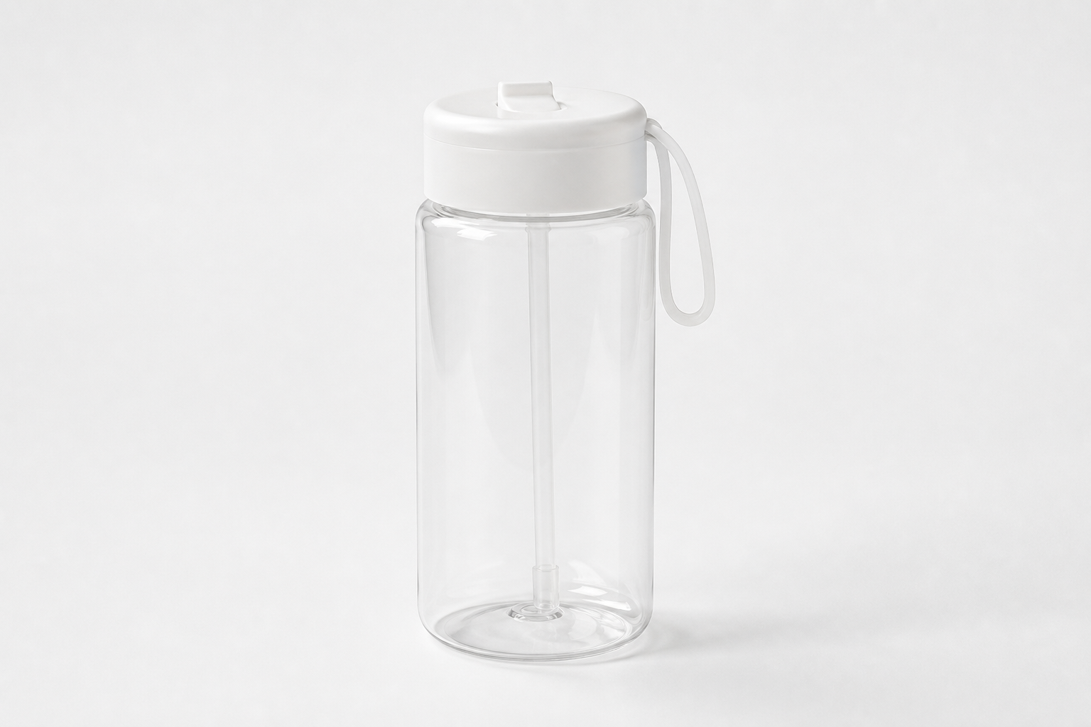 Clear 600ml drink cup with white lid, carry loop and internal straw